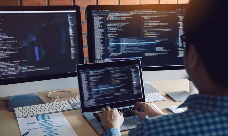 数据科学选型：R与Python如何赋能龙华区网站建设？